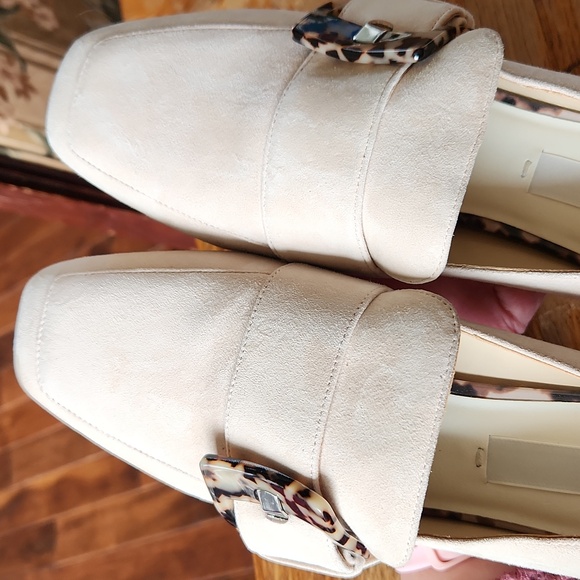 Deltan sz 9 Veronica Suede Tortoise Buckle Flared Block Heel Pumps Cream - Picture 10 of 13